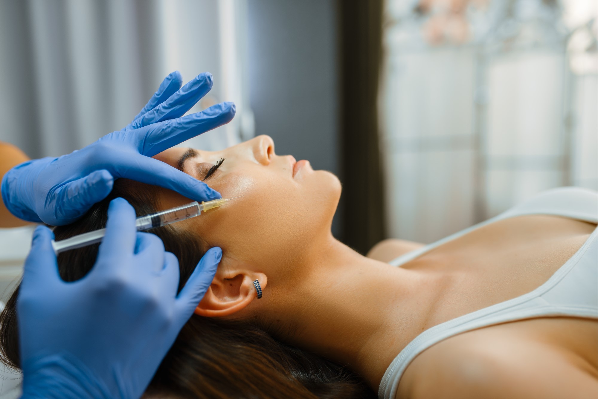 cosmetician-gives-face-botox-injections-to-patient