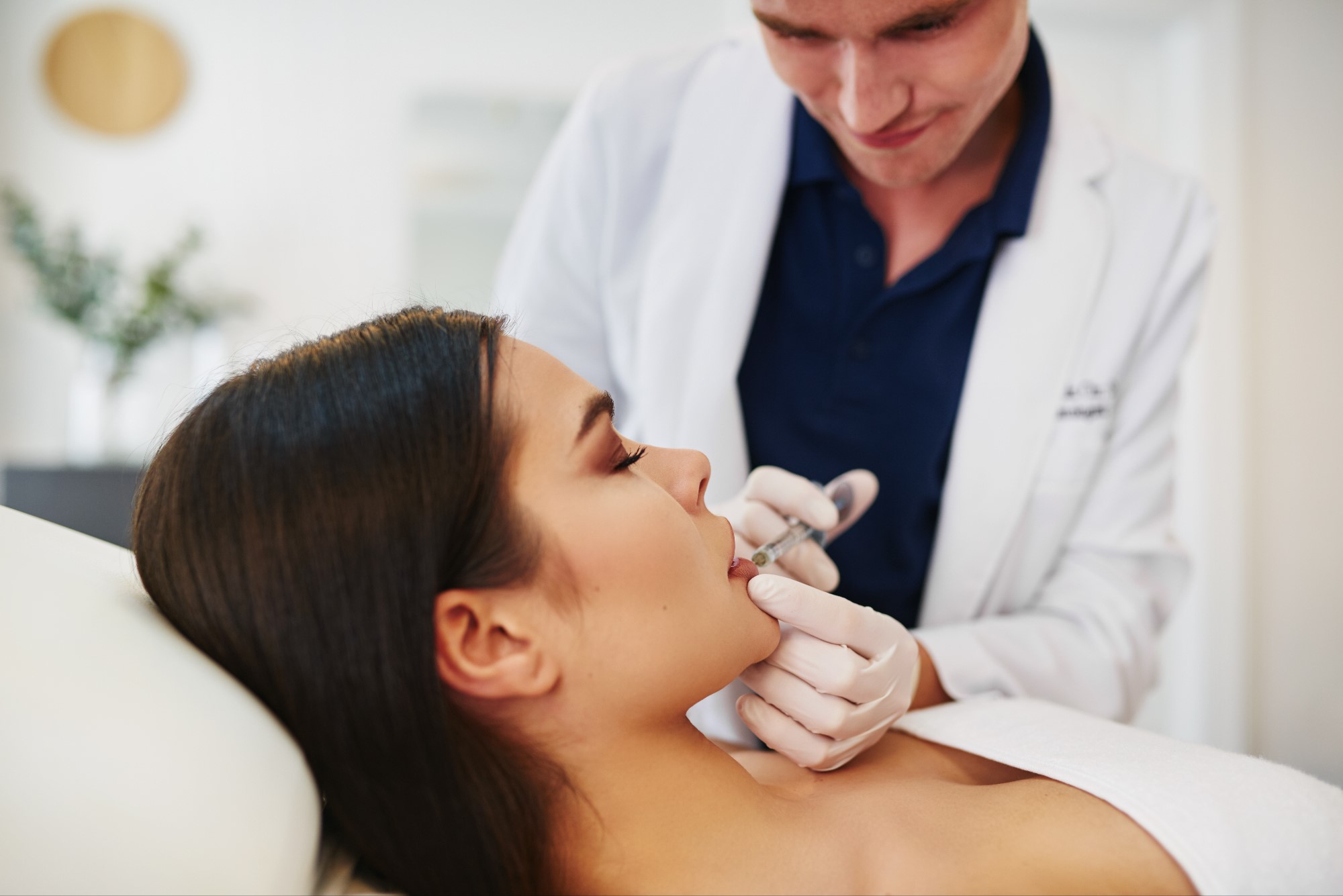focused-doctor-doing-botox-injections-on-a-young-w