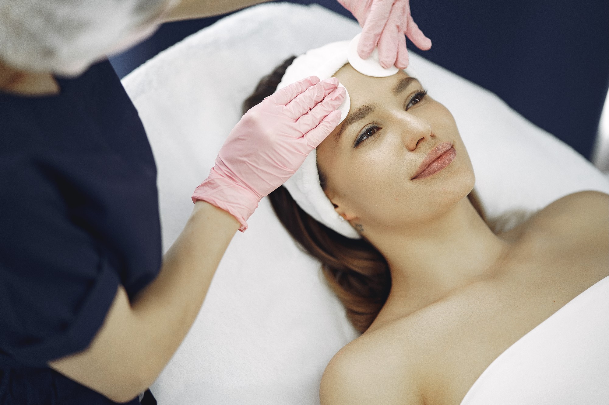 woman-in-cosmetology-studio-on-a-procedures-1